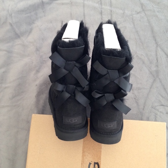 UGG W BAILEY BOW II BLACK Womens NIB Size 7